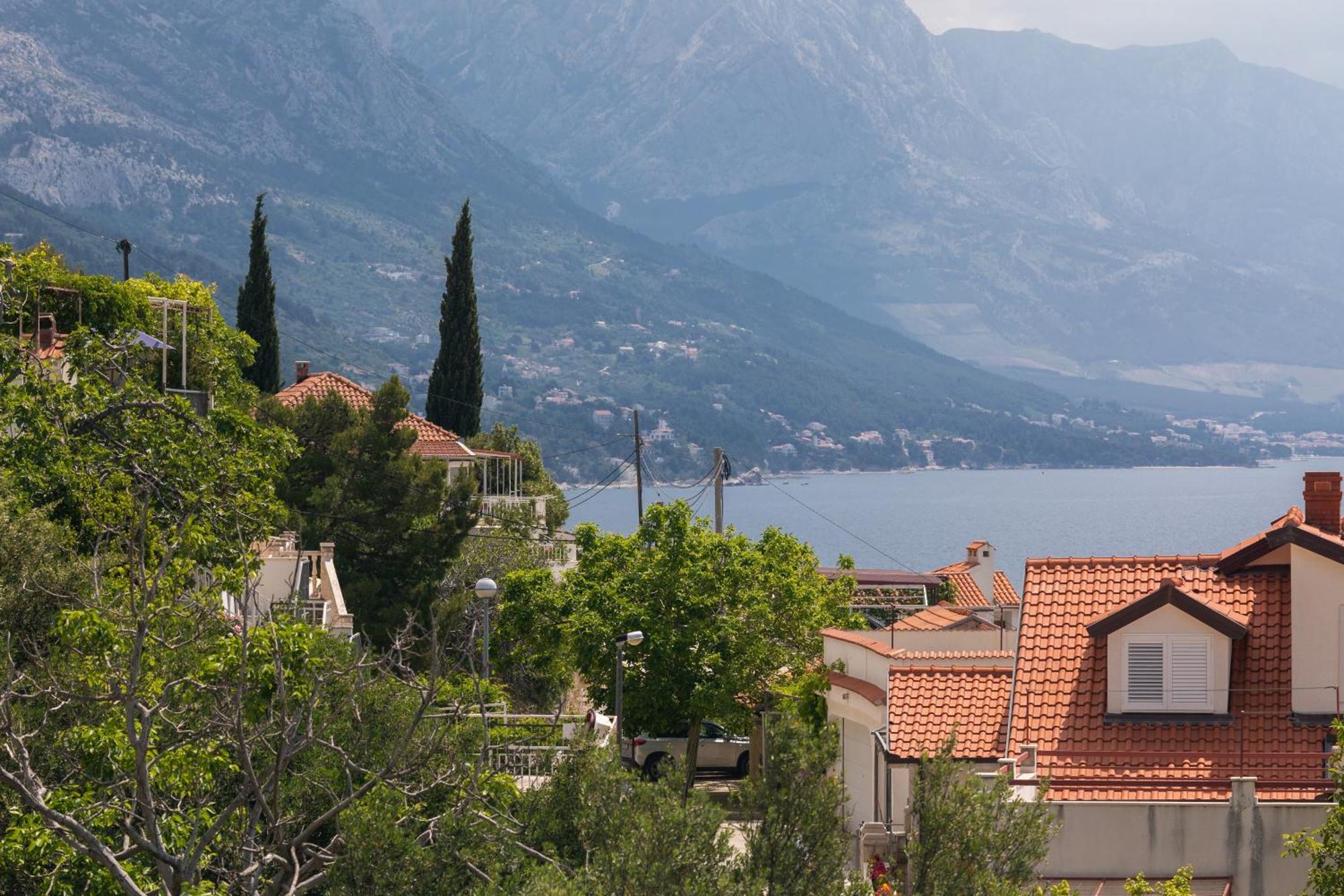 Apartments With A Parking Space Pisak, Omis - 5975 Buitenkant foto